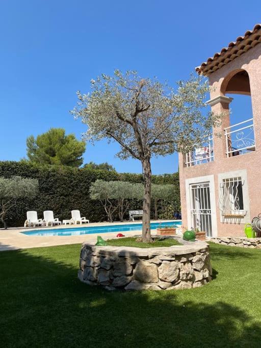 Appartement T2 Avec Jardin Et Piscine Privee à Velaux Extérieur photo